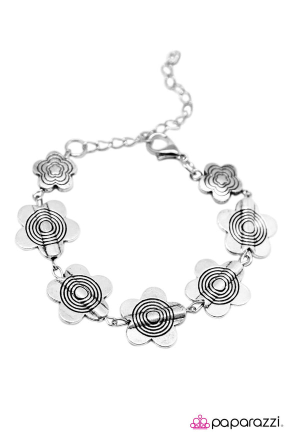 The Daisy Disco - Silver Bracelet - Clasp Silver Box