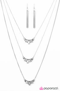 On DIVA Ground - White Necklace - Box 9 - White